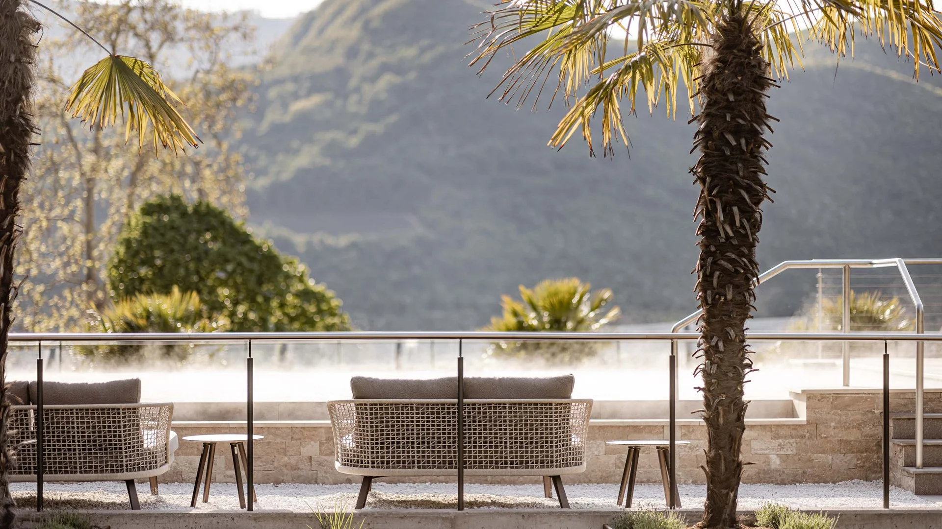 SEELEITEN Lake Spa Hotel: Ihr Wellnesshotel in Südtirol SEELEITEN Kalterer See Blick Infinitypool