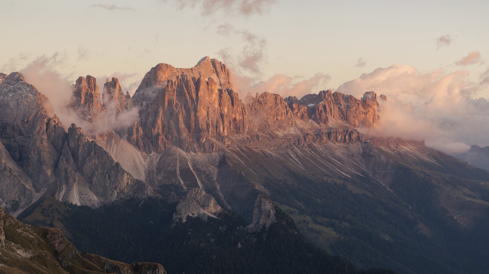 Sights to see around Lake Caldaro, Italy