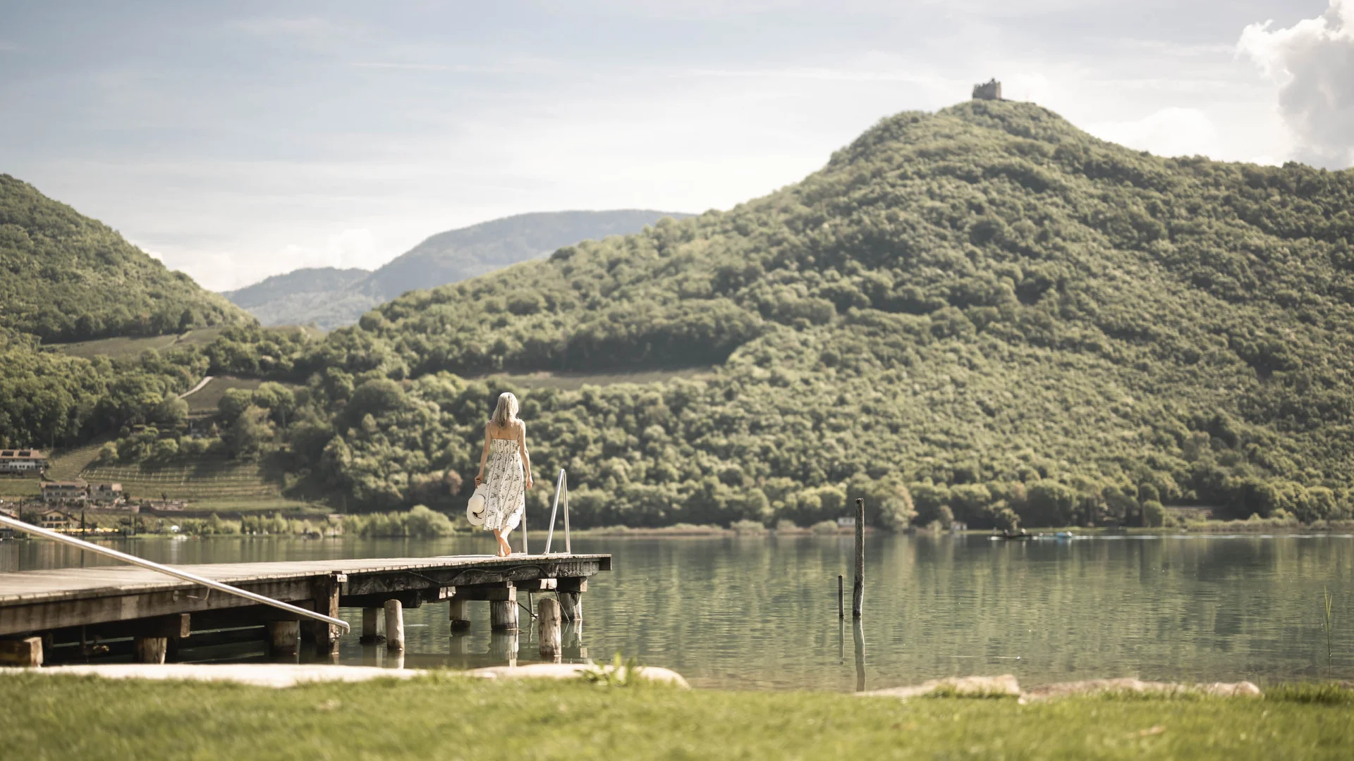 Il vostro hotel sul lago con spiaggia privata Il vostro hotel sul lago con spiaggia privata