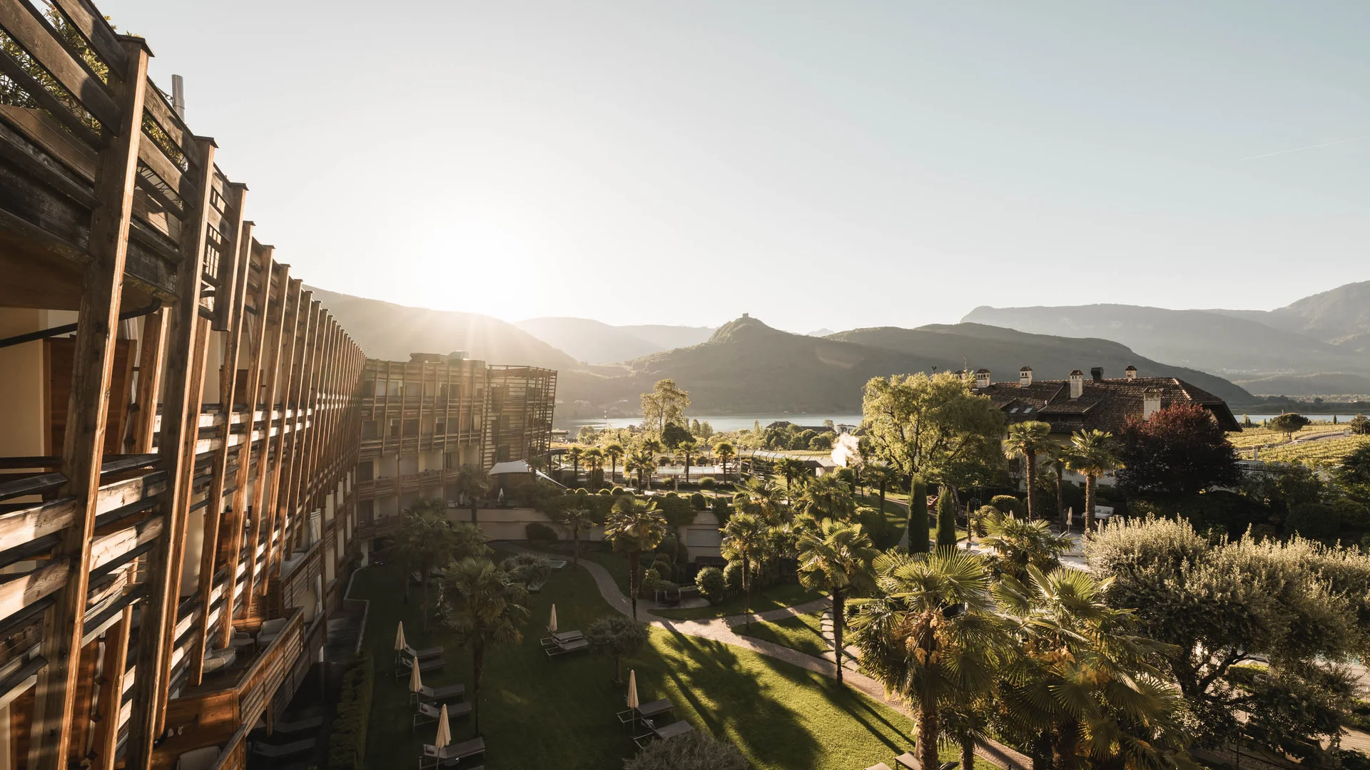 Hotel per bambini con piscina e ampio parco Hotel per bambini con piscina e ampio parco