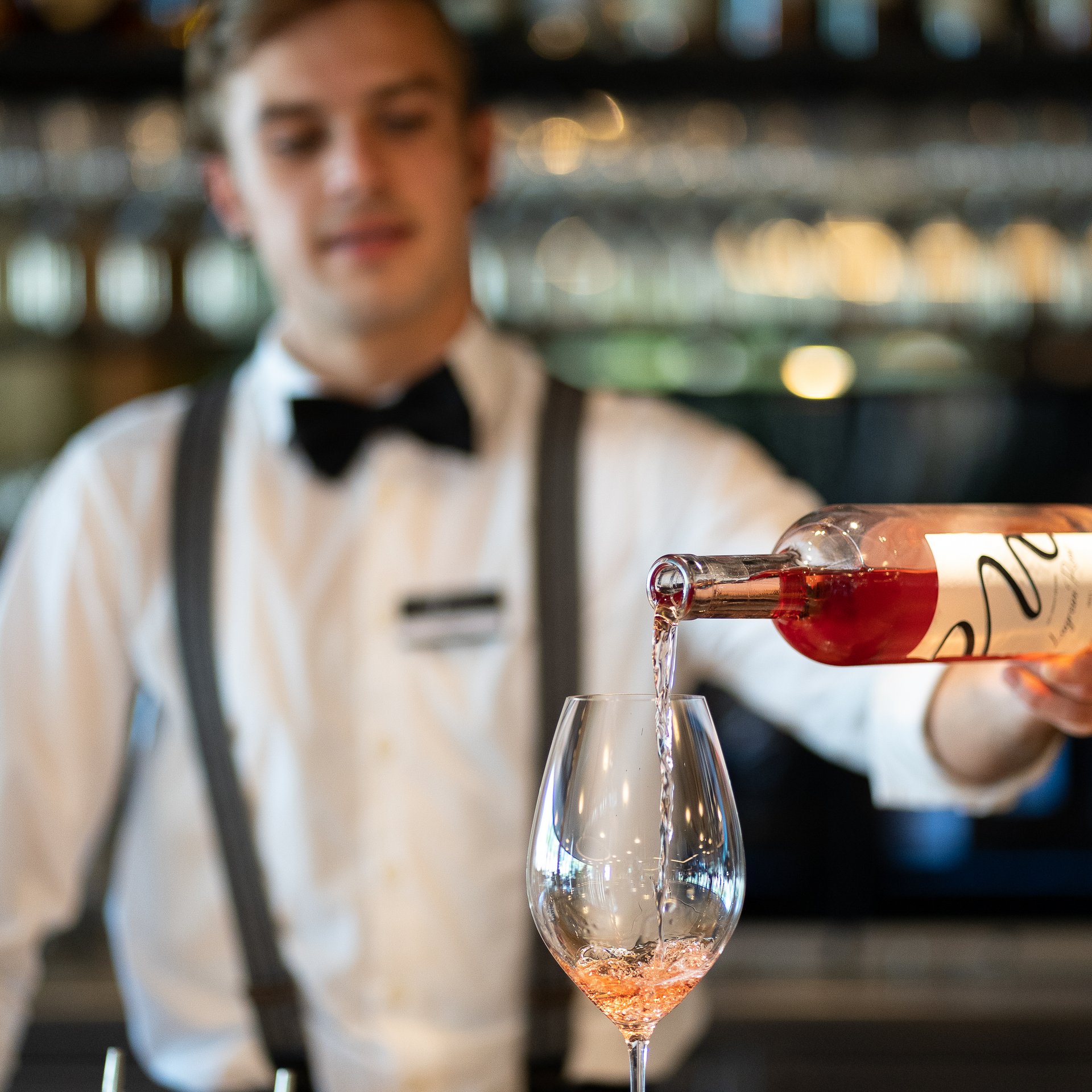 Barchef Matthias stellt seinen einfachen Frühlingsdrink vor