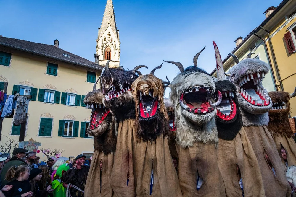 Faschingsbräuche im Süden Südtirols