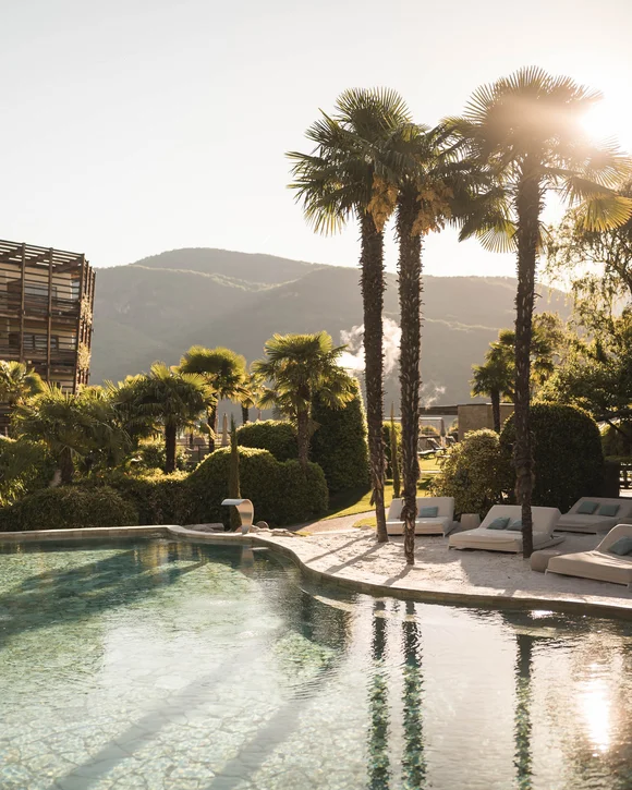 Hotel per bambini con piscina e ampio parco Hotel per bambini con piscina e ampio parco
