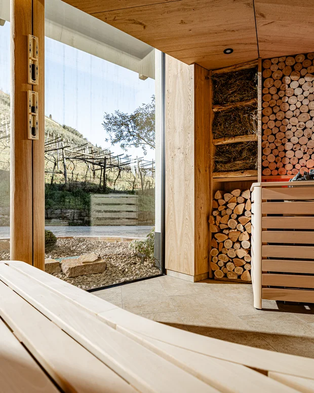 Bio-Heusauna mit Ausblick auf Römigberg im Spa Bereich SEELEITEN